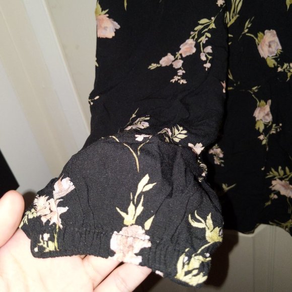 American Eagle pink flower black blouse - Picture 4 of 7